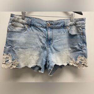 4 for $25 🍒 Jordache Light Blue Jean Shorts with Lace Detail SIze 18